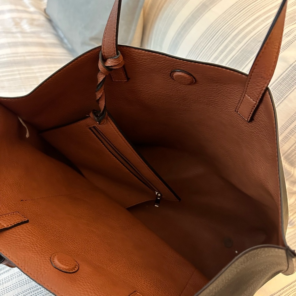 MAKE AN OFFER! 🍁 Lord and Taylor two tone tote - Picture 4 of 10